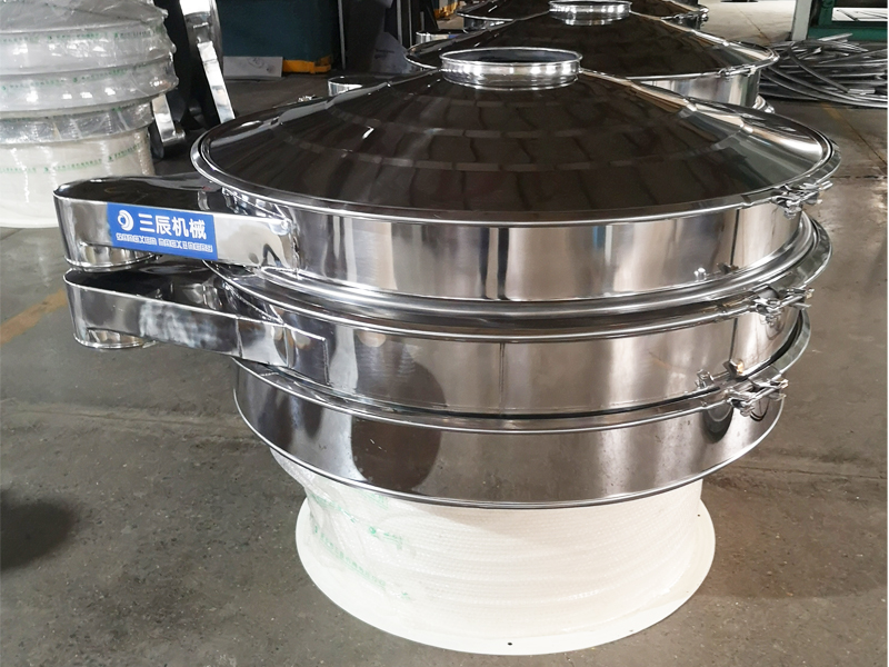 What factors should be considered when purchasing a vibrating screen?